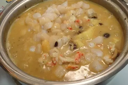 Крем суп с мясом королевского краба,придворными гребешками и грибами пиоппини: шаг 5