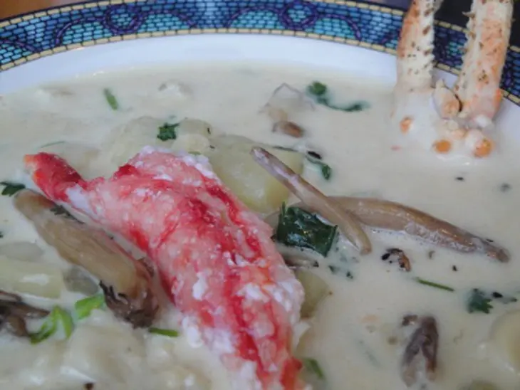 Крем суп с мясом королевского краба,придворными гребешками и грибами пиоппини: шаг 9