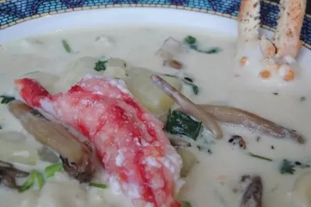 Крем суп с мясом королевского краба,придворными гребешками и грибами пиоппини: шаг 9