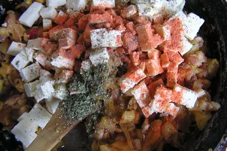 Киш с беконом, кабачком и яблоками.: шаг 3