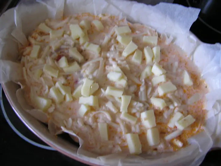 Киш с беконом, кабачком и яблоками.: шаг 4