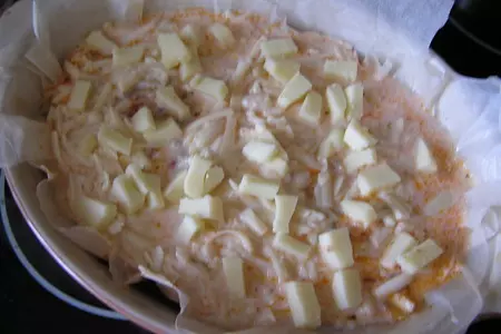 Киш с беконом, кабачком и яблоками.: шаг 4