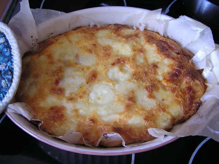 Киш с беконом, кабачком и яблоками.: шаг 5