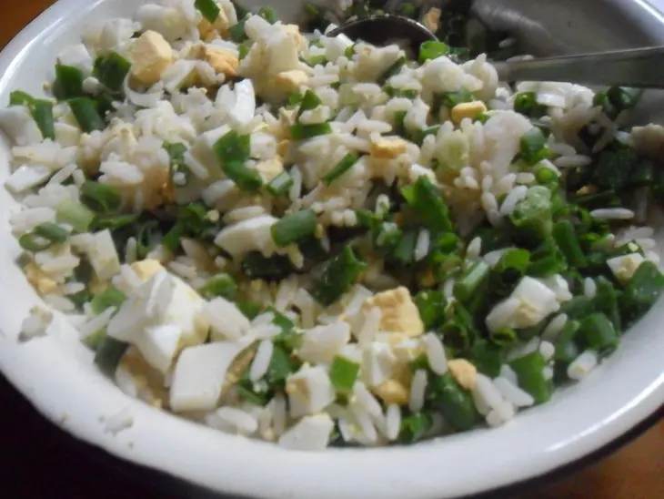 Пирожки с рисом, яйцом и зелёным луком: шаг 4