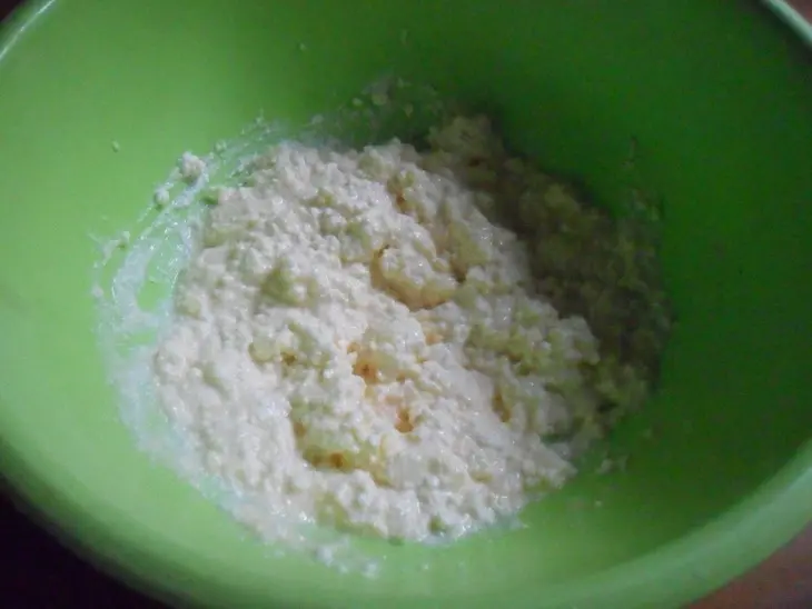 Пирожки с рисом, яйцом и зелёным луком: шаг 5