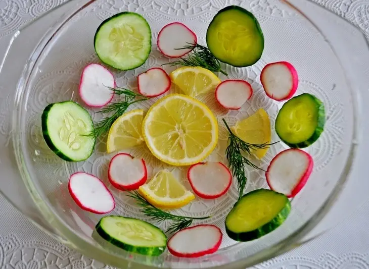 Окрошка сборная мясная в ледяной чаше: шаг 1