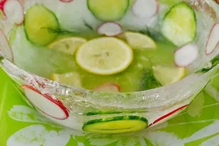 Окрошка сборная мясная в ледяной чаше: шаг 3