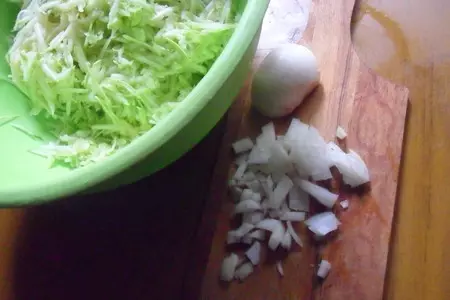 Латкес из цукини с козьим сыром: шаг 1