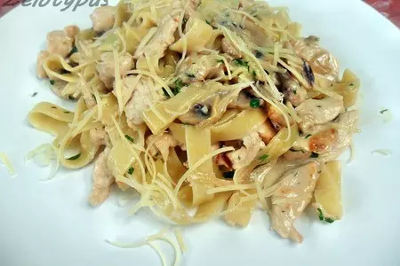Паста с курицей и грибами в сливочном соусе: шаг 1