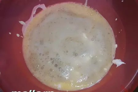 Пончики медовые на сметане: шаг 2