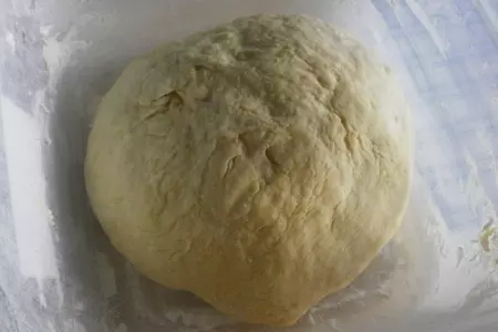 Сдобные сливочно - дынные булочки с шоколадной начинкой: шаг 3
