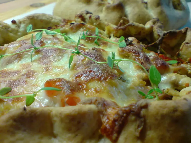 Провинциальный  порционный пирог с курицей и овощами: шаг 8