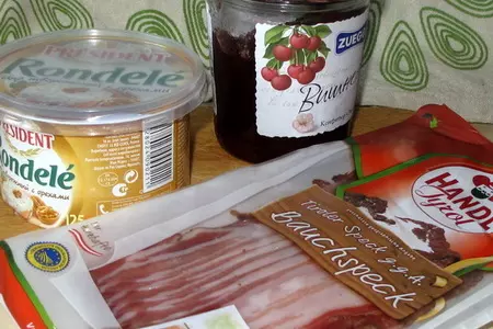 Канапе с мягким сыром, ветчиной и вишневым конфитюром: шаг 1