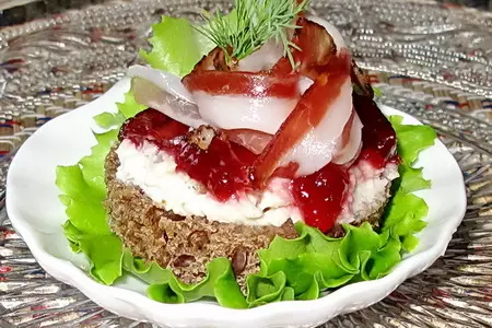 Канапе с мягким сыром, ветчиной и вишневым конфитюром: шаг 3