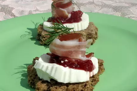 Канапе с мягким сыром, ветчиной и вишневым конфитюром: шаг 4