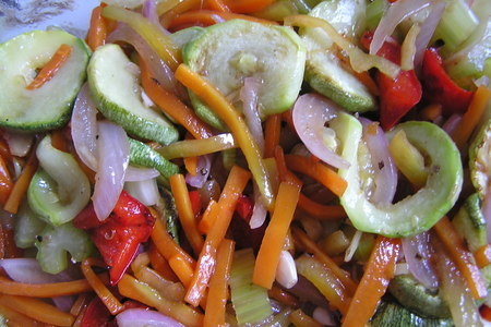 Пикантный острый салат из кабачков.: шаг 4
