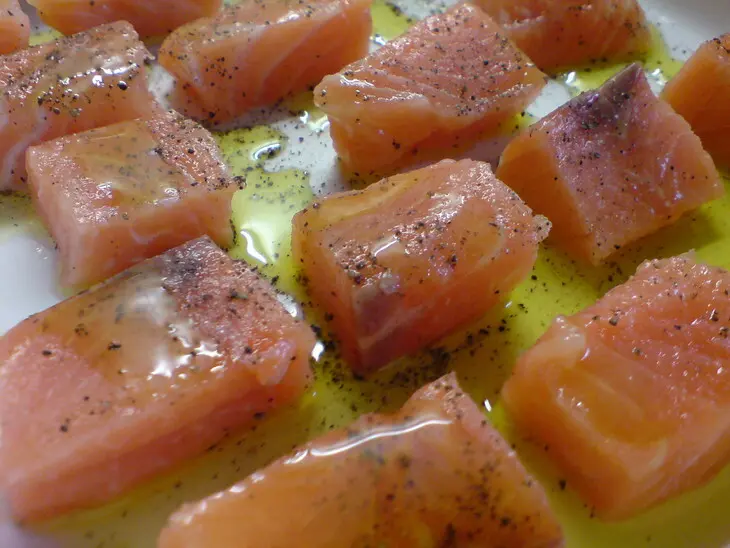 Салат с сёмгой и яблоками с цитрусовой ноткой: шаг 2