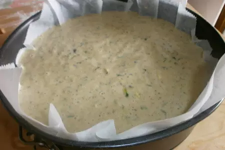 Домашний влажный ореховый пирог из цуккини: шаг 6
