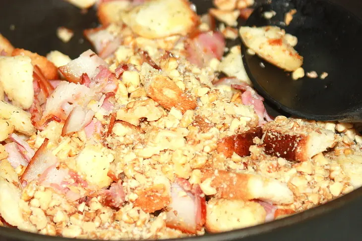 Салат французский с беконом и горзонзолой: шаг 4