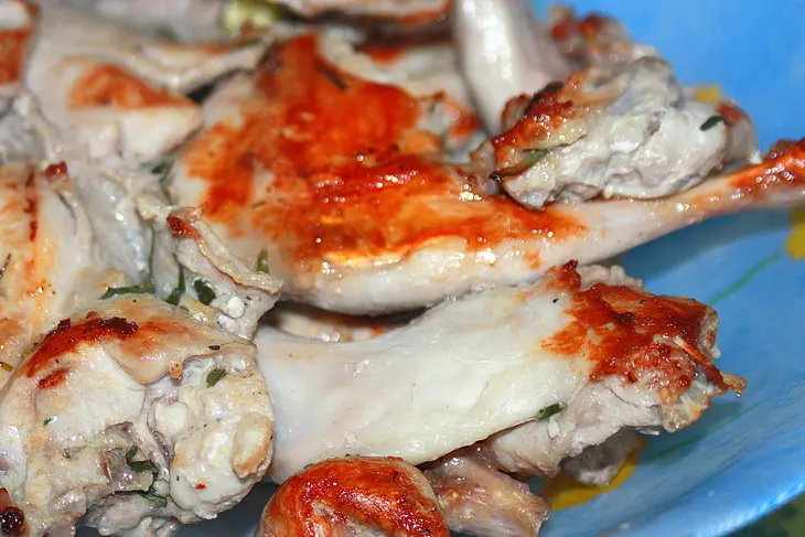 Кролик в тархуновом маринаде с подливой из белых грибов.: шаг 3