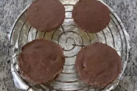 Шоколадный делис с соленой карамелью: шаг 7