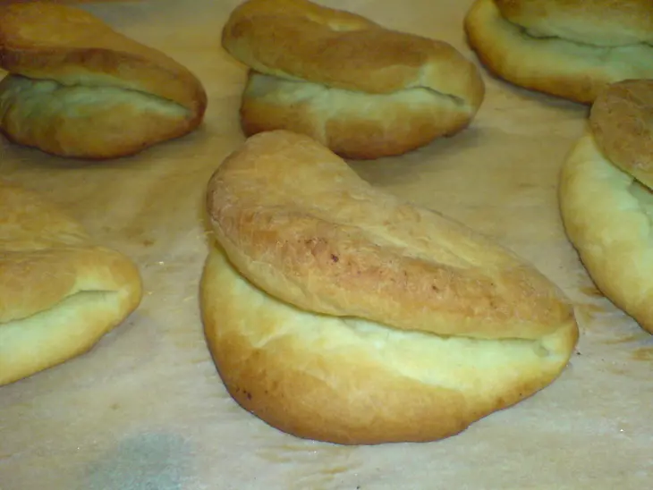 Parker house buns/булочки с  почти "горячей  собакой"!(фм "да! да! мой любимый хот-дог!"): шаг 6