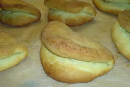 Parker house buns/булочки с  почти "горячей  собакой"!(фм "да! да! мой любимый хот-дог!"): шаг 6