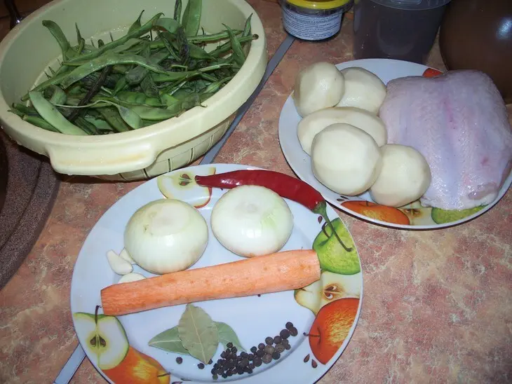 Легкий фасолевый суп с пряными куриными фрикадельками: шаг 1