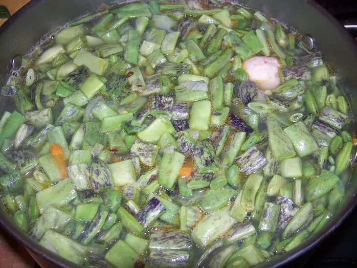 Легкий фасолевый суп с пряными куриными фрикадельками: шаг 8