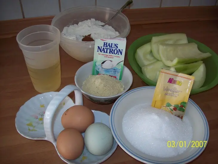 Кабачковый кекс с орехами.: шаг 1