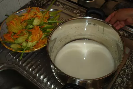 Фьёри ди дзукко "жареные цветы цуккини": шаг 4