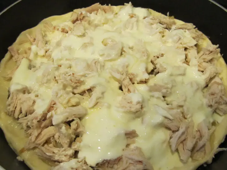 Пирог с куриным филе и грибами на скорую руку: шаг 2