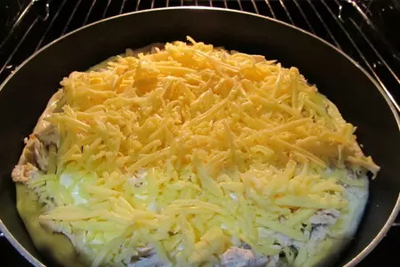 Пирог с куриным филе и грибами на скорую руку: шаг 3