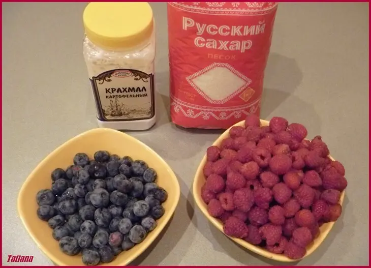 Пирог с решёточкой"лесные ягоды": шаг 3