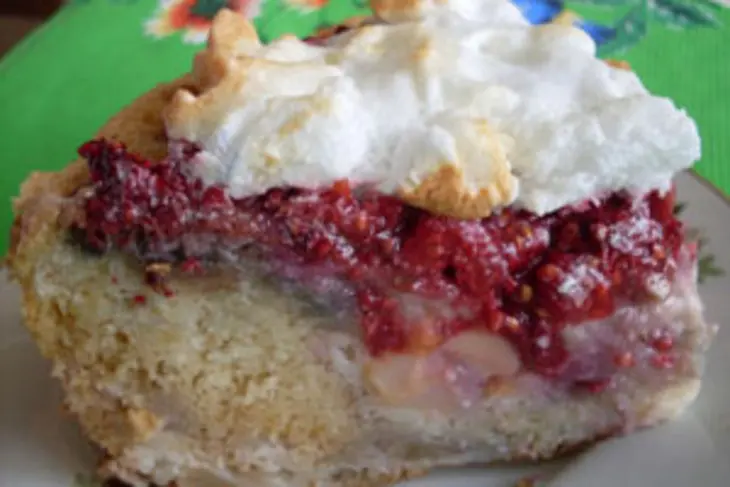 Пирог бисквитный с яблоками и малиной: шаг 6
