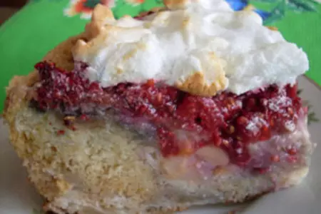 Пирог бисквитный с яблоками и малиной: шаг 6