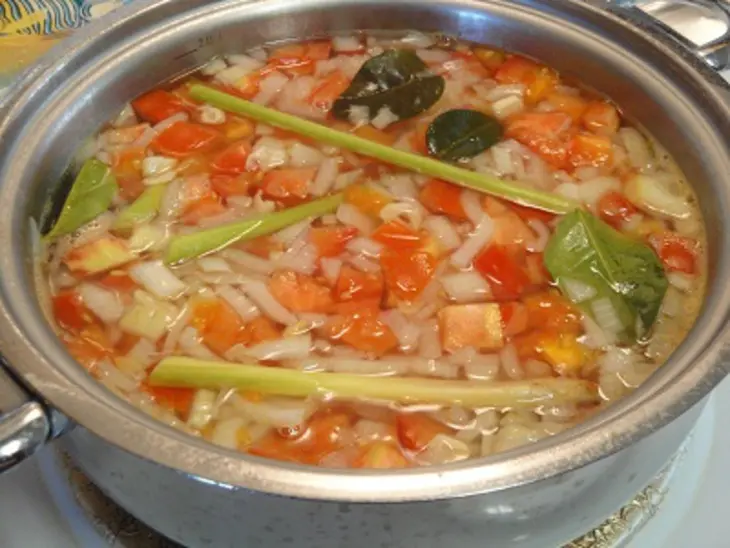 Остро-кислый суп tom yam: шаг 3