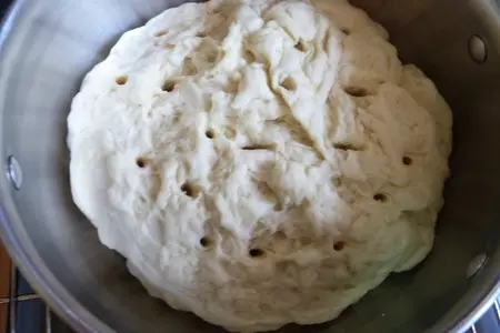 Фокачча с маслинами и розмарином: шаг 6