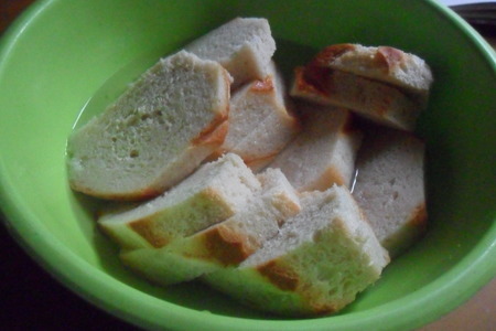 Хлебные тефтели с мятой: шаг 1