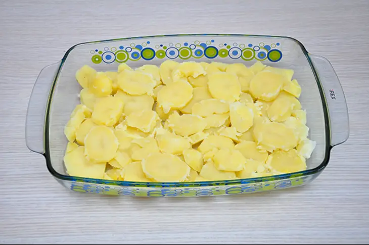 Картофельная запеканка с ветчиной, сметаной и яйцами: шаг 5