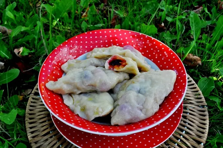 Вареники с чёрной смородиной и яблоками: шаг 7