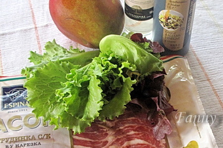 Рулет из сырокопченой грудинки с листьями салатов: шаг 1