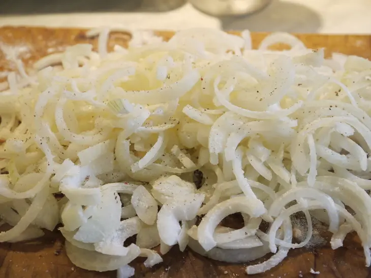 Запеченная в фольге картошка с грибами, беконом и луком: шаг 6