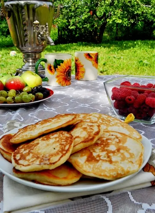 Оладушки на кефире с яблоками: шаг 1