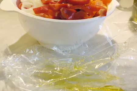 Кабачковая икра из рукава: шаг 3