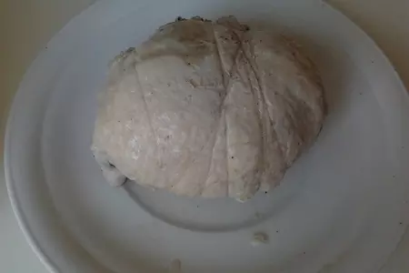 Куриный рулет с черносливом и чесноком: шаг 5