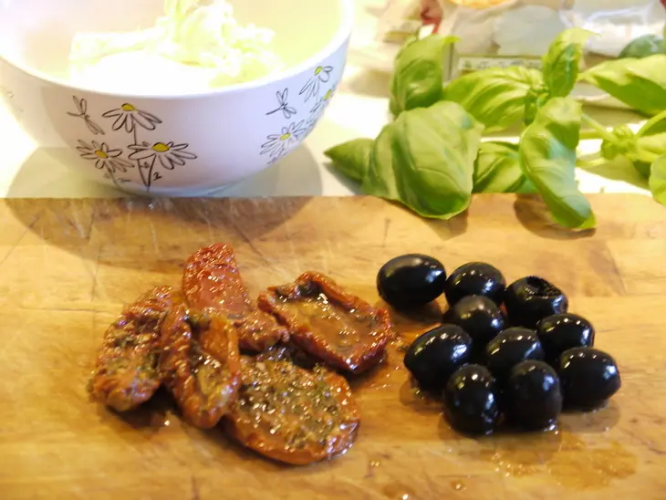 Пирожные из моцареллы alla caprese: шаг 2