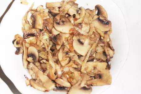 Слоеные пирожки с рыбой , грибами и рисом: шаг 1