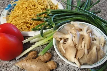 Китайская лапша с курицей: шаг 1