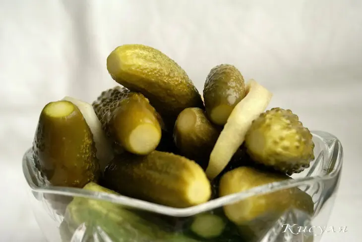 Огурцы с яблоками (маринованные и малосольные): шаг 4